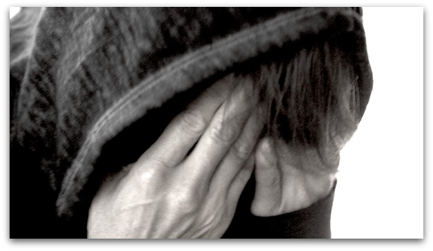 What are the signs of C-PTSD?